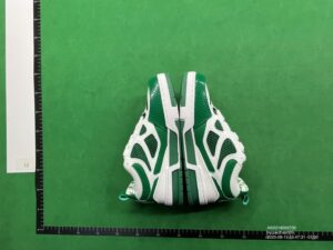 lv sneakers QC image