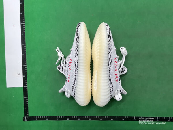 Kakobuy Yeezy boost 350V2 White Spotted Horse