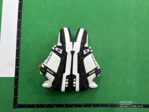 lv sneakers QC image