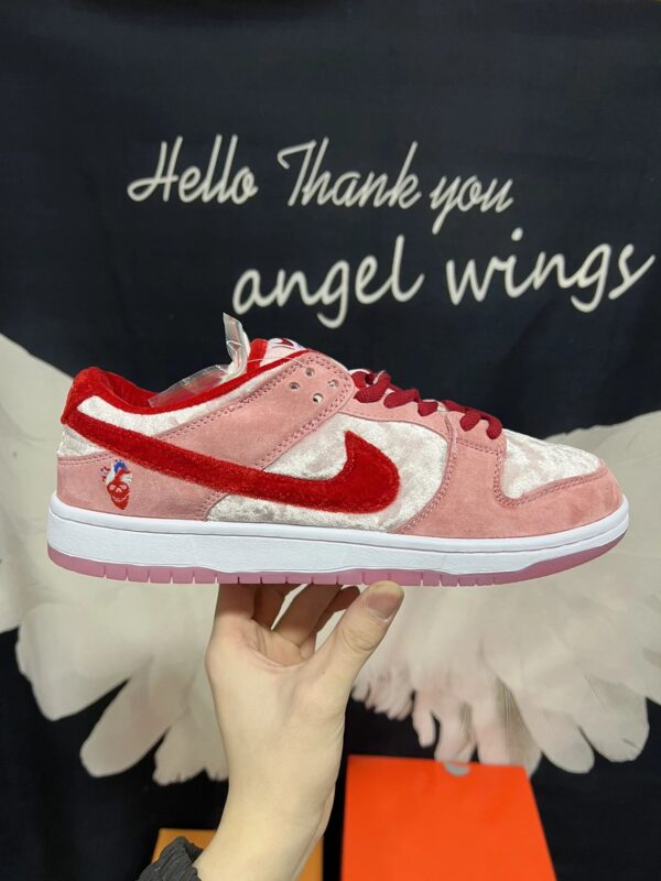 Kakobuy NIKE Dunk SB LowPro Valentine's Day Limited Edition