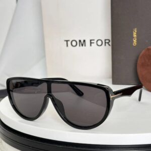 Tom Ford Fashionable Black Sunglasses