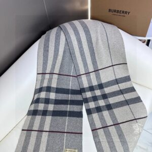 Burberry British-style gray checkered scarf