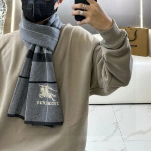 Burberry Tartan British Style Gray Scarf