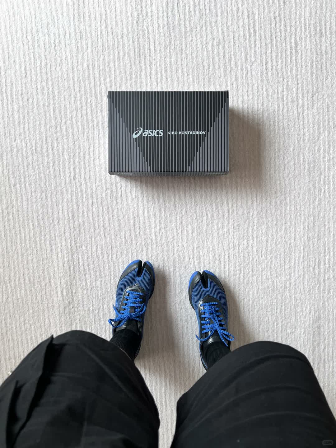 KIKO ASICS split-toe design detail close-up review